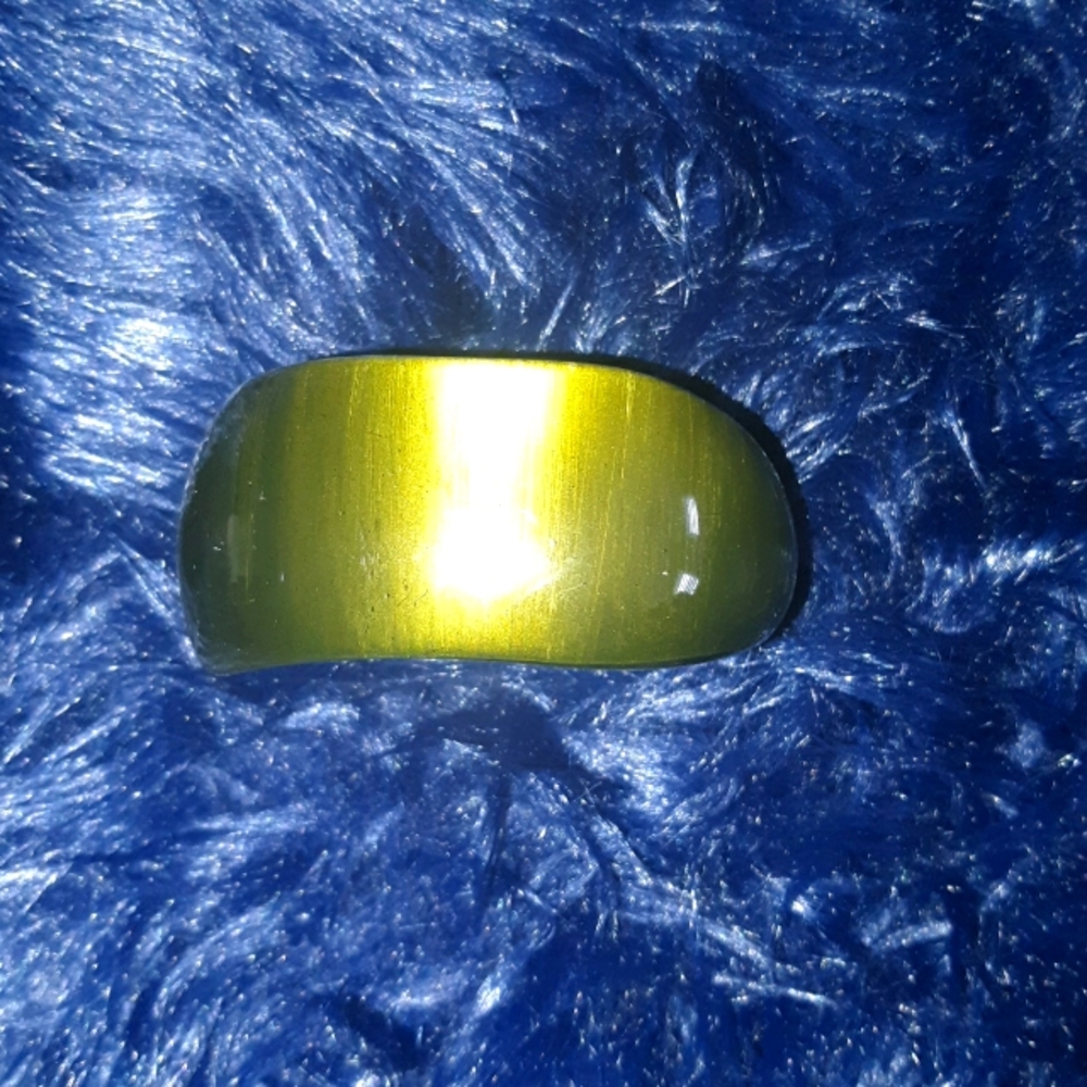 Olive green resin braclet